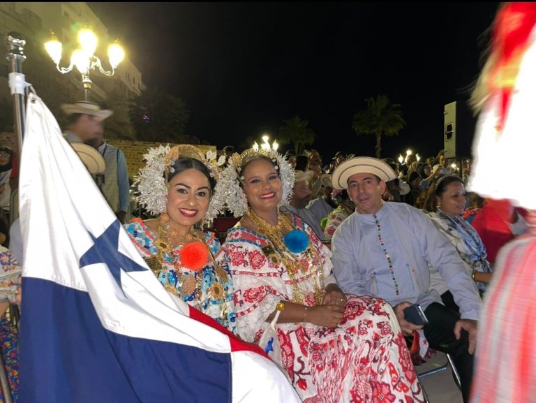 ✅ طنجة.. سرقة هاتف من سفيرة بنما بالمغرب واسترجاعه بسوق كاسابراطا الشهير بعد تعقبه